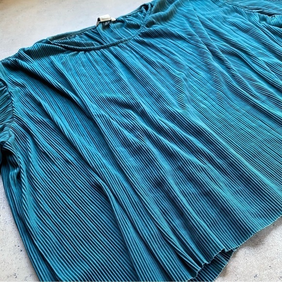 MONKI from ASOS Cropped Pleated Flowy Blouse - Picture 7 of 7